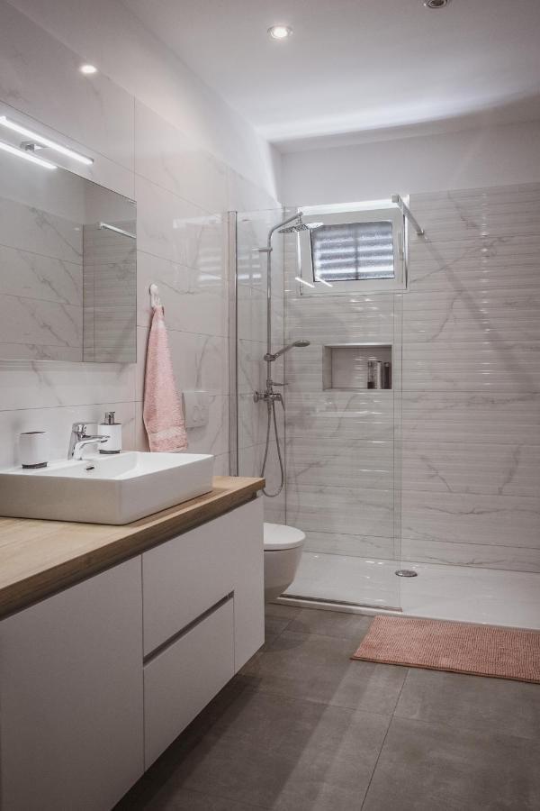 Comfort Sea View Apartment Dugi Rat Kültér fotó